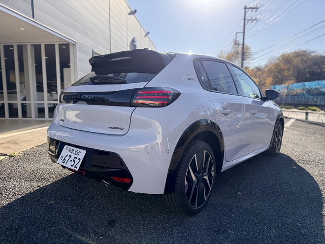 NEW PEUGEOT 208 HYBRID デビューフェア開催中