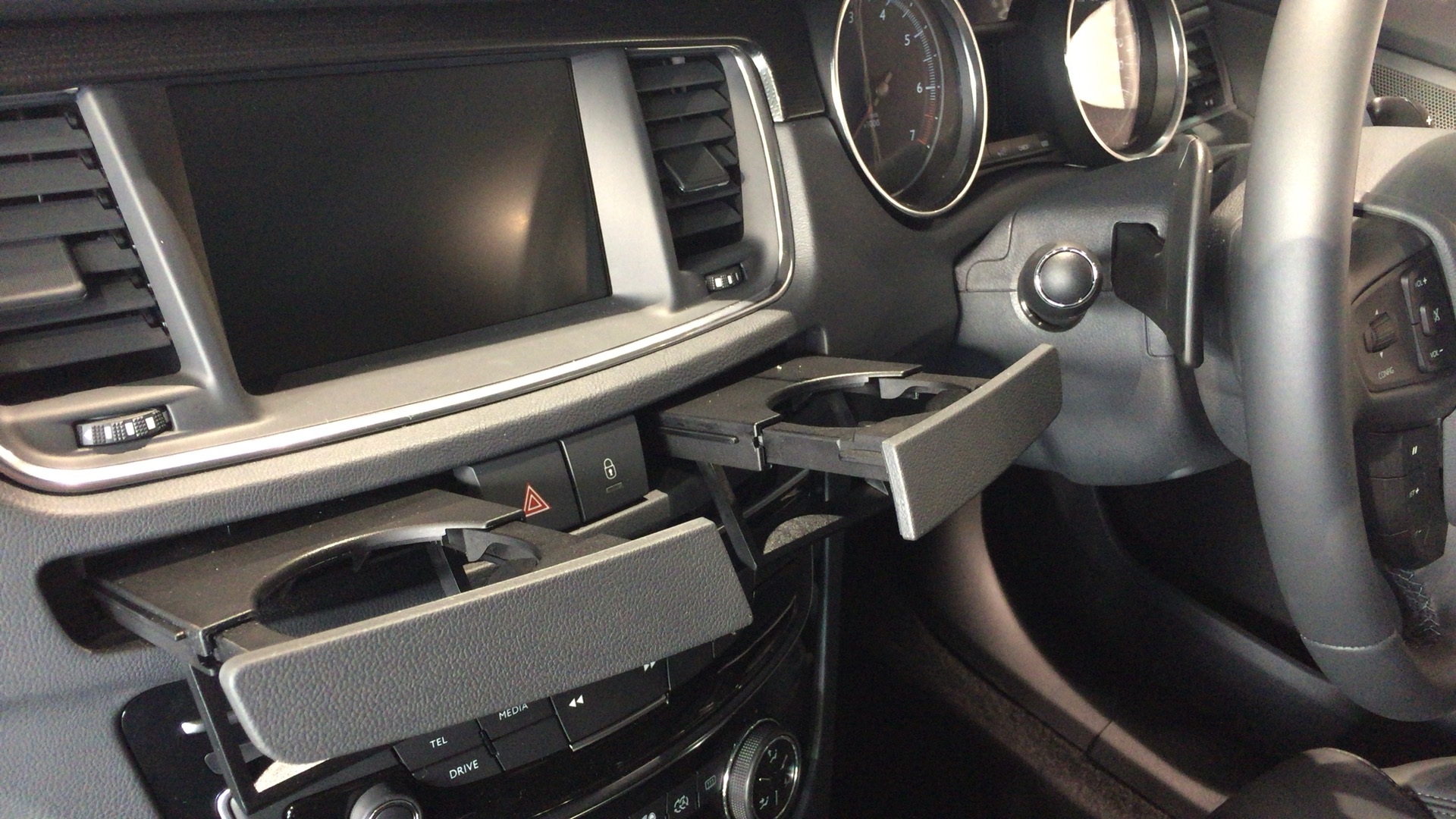 展示車が変わりました‼