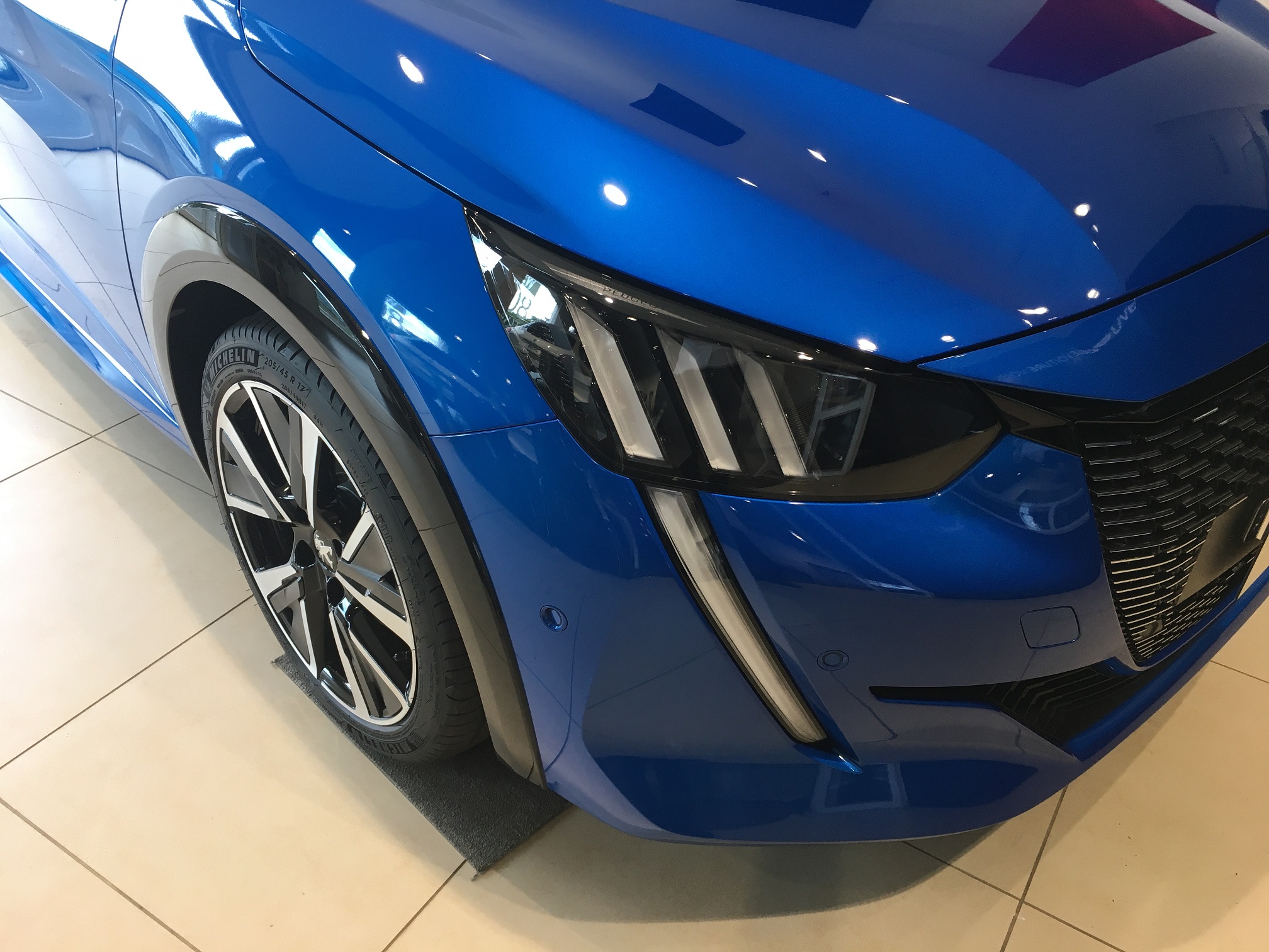 NEW PEUGEOT 208 DEBUT FAIR